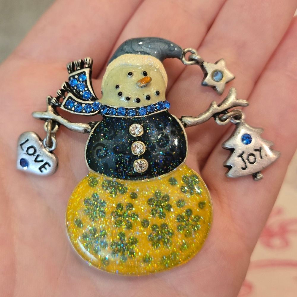 🎄🛍❤KENNETH COLE VINTAGE Snowman Brooch with Blue and Yellow Accents Stamped KC